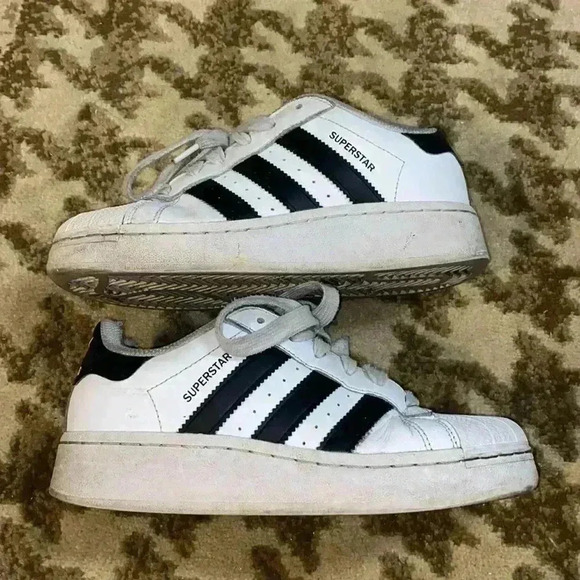 Adidas Superstars - Men’s 6.5 or Women’s 7.5 - Picture 3 of 6